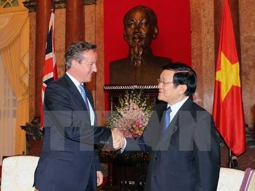 Party and state leaders receive UK Prime Minister - ảnh 2